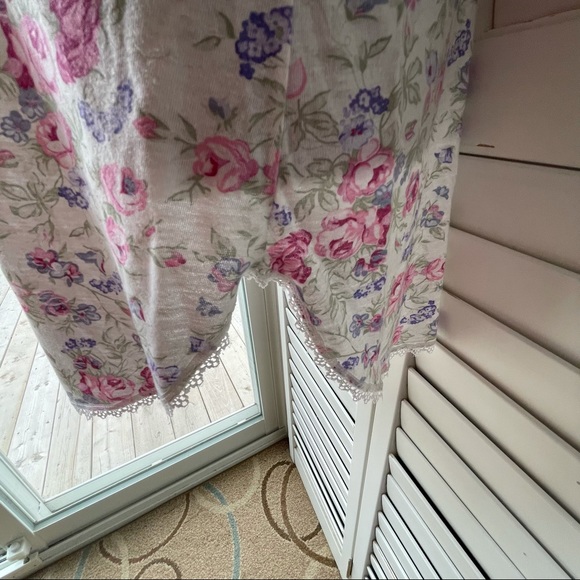 Floral night gown - Picture 5 of 7